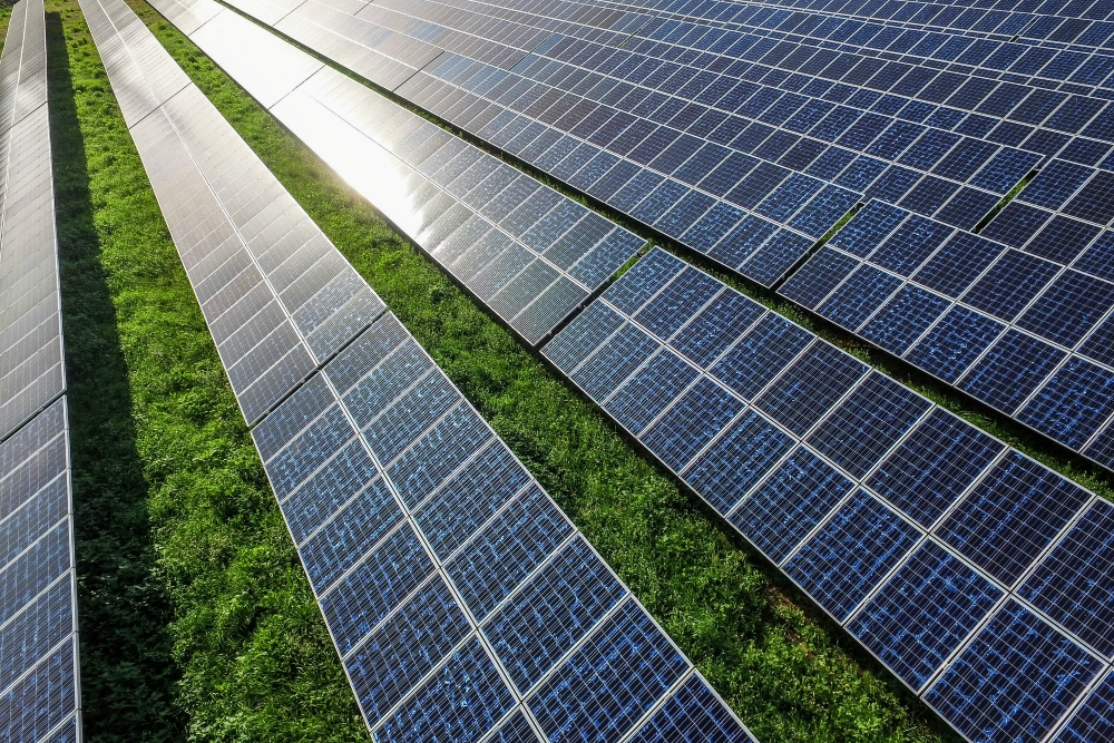 Odnawialne źródła energii: panele fotowoltaiczne. Zdjęcie z Małopolskiej Bazy Multimediów 30.04.2026